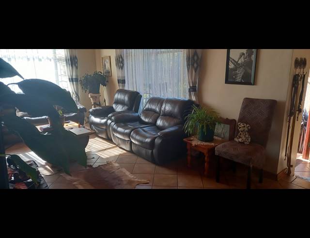3 BEDROOM HOUSE FOR SALE IN OVERKRUIN